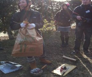 締めたての鶏が食卓にあるということ。