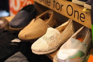 “TOMS” One Day without Shoes -裸足で過ごす町バイロンベイ